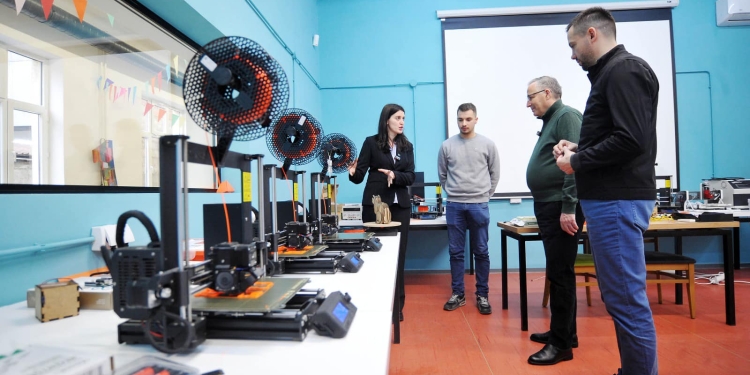 Bedri Hamza vizitë në BONEVET: Arsimit do t’ia shtojmë vlerën me njohuri ekonomike dhe vende të punës