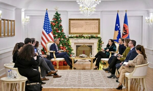 Ambasada e SHBA-së: Verma dhe Osmani u dakorduan për inicimin e dialogut strategjik mes dy vendeve