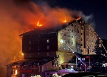 Në resortin dimëror në Turqi humbën jetën edhe figura të njohura