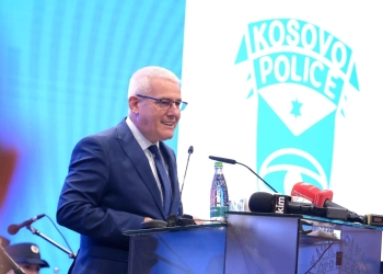 Sveçla e çoi Policinë në aksion pa urdhër të Prokurorisë, BE dhe SHBA e kundërshtojnë mbylljen