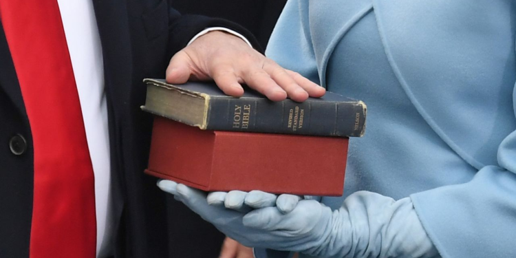 Trumpi do të betohet në Biblën ku u betua Lincolni