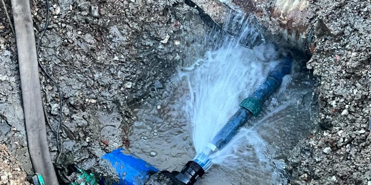 Skandaloze: Për një lidhëse të gypit fshatrat e Vushtrrisë mbesin pa ujë me javë të tëra!