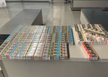 Sekuestrohen mbi 340 pako të cigareve në aeroportin “Adem Jashari”, destinim kishin Anglinë