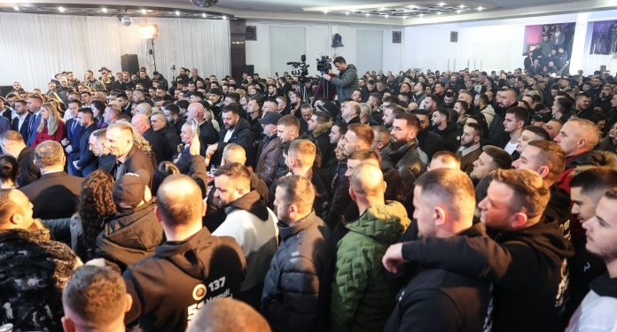 AAK tubim në Deçan, Haradinaj premton 500 milionë për rini: T’i mbajmë këtu, jo në gurbet