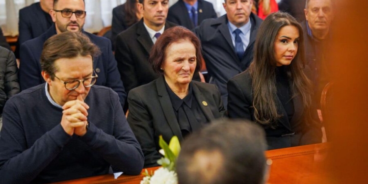 Abdixhiku te Familja Rugova