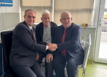 Nait Hasani viziton në spital babain e Hashim Thaçit, u rrëfeu vizitën me Edi Ramën në Hagë