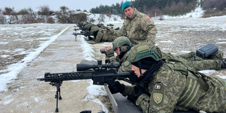 Forcat e Armatosura Turke trajnojnë ushtarët e Kosovës