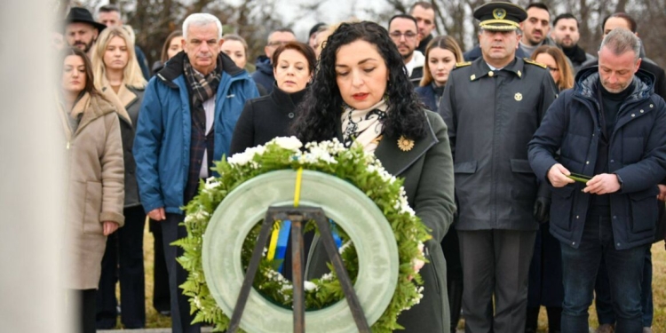 Osmani bënë homazhe në Dubovik dhe Prishtinë për nder të Jusuf e Bardhosh Gërvallës dhe Kadri Zekës