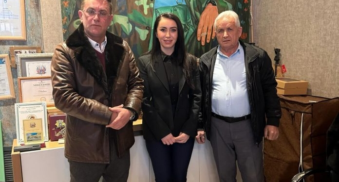 Vëllai i heroit Agim Ramadani në mbështetje të kandidates së PDK-së për deputete, Arbiana Xhemajli