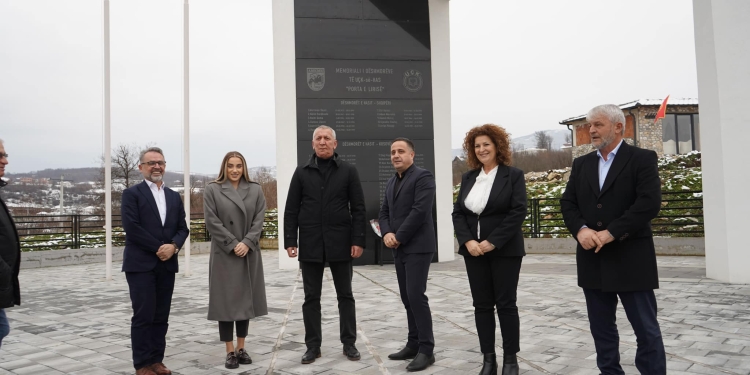 Selmanaj takohet me OVL-në e UÇK-së të Hasit: Ruajtja e trashëgimisë së dëshmorëve, duhet të jetë prioritet i të gjithëve
