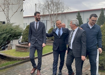 Pacolli vazhdon dëgjimin nga afër të brengave të bizneseve, mikpritet në kompaninë e famshme