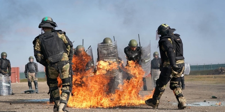 Ushtarët italianë të KFOR-it kryejnë stërvitje për kontroll të turmave