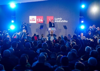 Tubimi në shkollën “Gjergj Fishta”, Abdixhiku: 6 vite më parë u mblodhëm në korridor, tash jemi plot në sallë, korridor e oborr