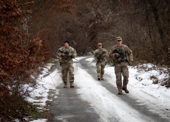 Ushtarët amerikanë patrullojnë afër kufirit