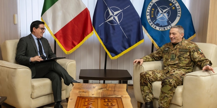 Komandanti i KFOR-it takon përfaqësuesin e UNDP-së, siguria në Kosovë temë diskutimi mes dyshes