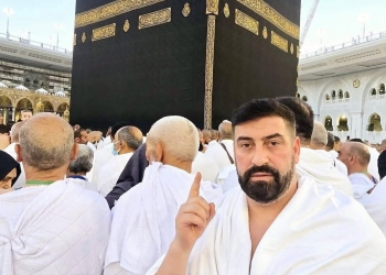 Meda lajmërohet nga Meka me disa fjalë emocionuese për udhëtimin e tij