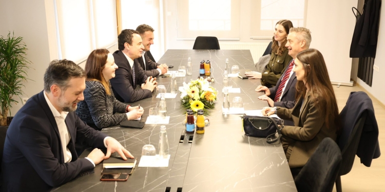 Ambasadori britanik takohet me Kurtin, diskutojnë për fushatën zgjedhore