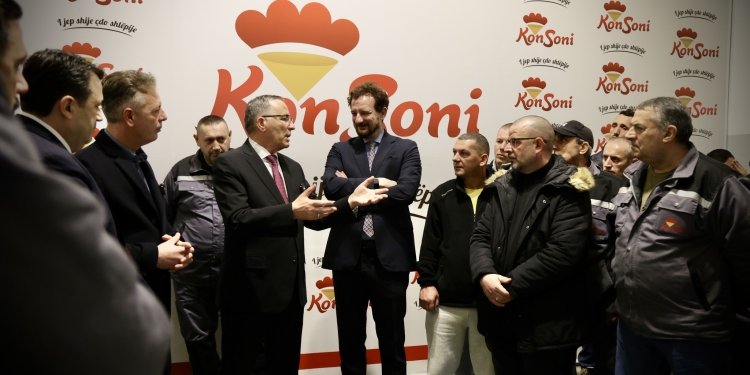 Hamza: Industria e mishit të pulave dhe vezëve krijon vende pune për qindra familje, do t’i mbështes prodhuesit vendorë