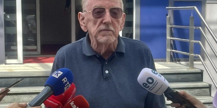 Walker lë në gjykatë dëshminë për krimet e luftës