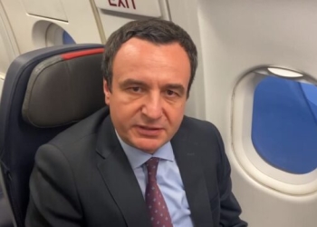 Kurti udhëton për në Zvicër, merr pjesë në Forumin Ekonomik Botëror në Davos