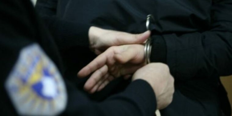 Arrestohen dy të dyshuar për grabitje në Gjilan