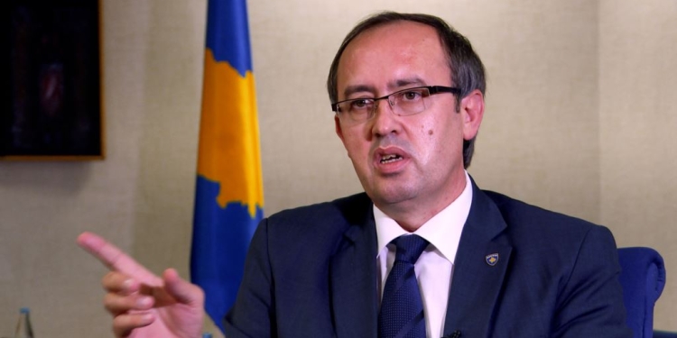 Hoti i përmend premtimet e VV-së në infrastrukturë që nuk u realizuan