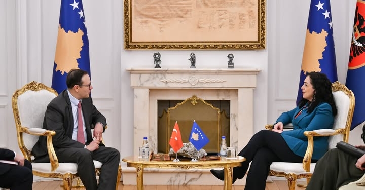 Osmani takohet me ambasadorin e Turqisë, dakordohen për thellim të bashkëpunimit