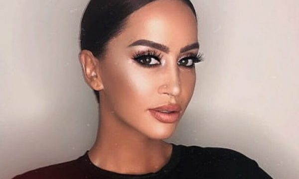 Dafina Zeqiri bën këngë djalit të tij pasi njoftoi se është shtatzënë