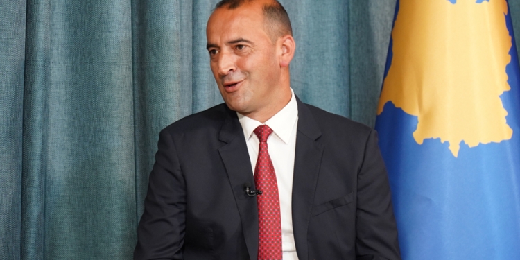 Haradinaj i reagon Konjufcës: Votuat me Srpska’n kundër UÇK-së, i falët tokë Manastirit e miliona për rrymë po i çoni në Serbi