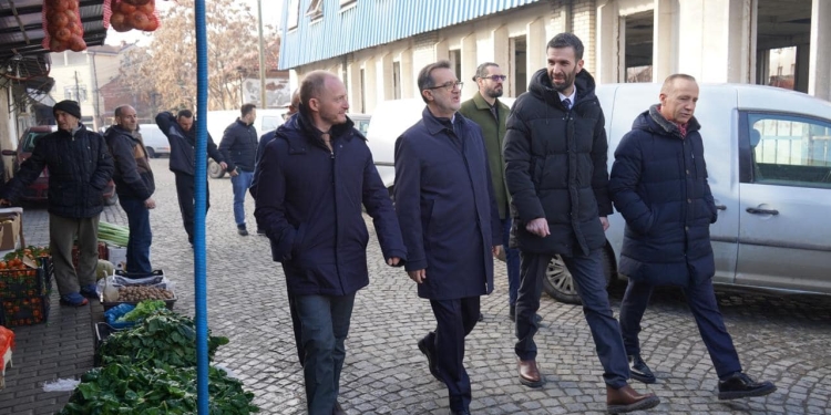 Rrahmani në “Tregun e Gjelbër”: Aty bëhet puna më e ndershme për ekonomitë familjare