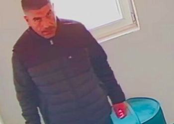 Vodhi para në një xhami në Rahovec, Policia ia publikon fotografinë të dyshuarit – kërkon ndihmë për kapjen e tij