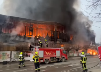 Si erdhi deri te zjarri në qendrën tregtare në Suharekë?