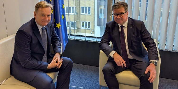 Lajçaku takohet me pasardhësin e tij për dialogun Kosovë-Serbi