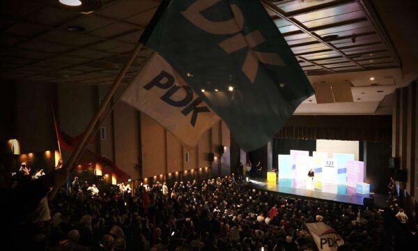 Bedri Hamza iu kërkon gjakovarëve të votojnë për një qeveri që investon në Gjakovë