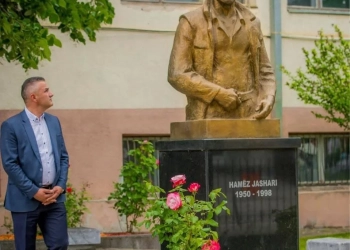 Bekim Jashari reagon ashpër për debatin Polici-Prokurori: Për çfarë leje, për t’i luftuar mbetjet e Serbisë në Kosovë?