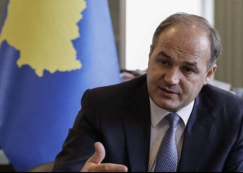 Enver Hoxhaj e zë ngushtë Albin Kurtin: Unë nënshkrova marrëveshjen SOFA me SHBA-në para 12 vitesh, ti atëherë gjuaje me gurë institucionet