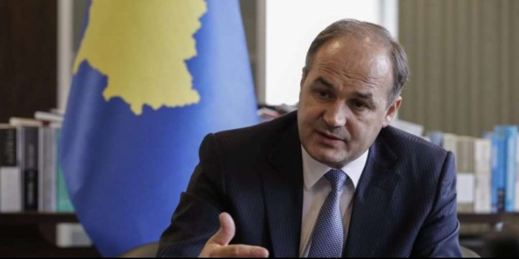 Enver Hoxhaj e zë ngushtë Albin Kurtin: Unë nënshkrova marrëveshjen SOFA me SHBA-në para 12 vitesh, ti atëherë gjuaje me gurë institucionet