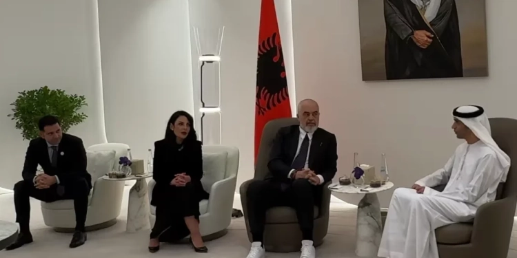 Edi Rama arrin në Emiratet e Bashkuara Arabe, u ftua nga presidenti