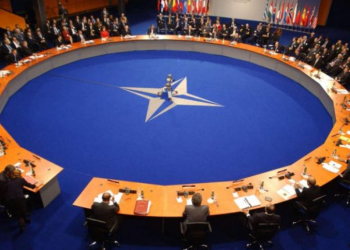 NATO shqyrton ofertën për të zbutur ambicien e Trumpit drejt Groenlandës