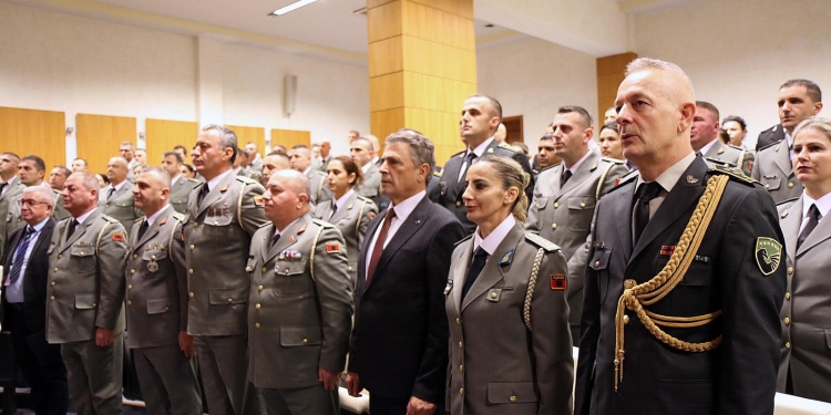 Oficerë të FSK-së diplomojnë në Kolegjin e Mbrojtjes dhe Sigurisë në Republikën e Shqipërisë