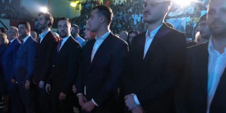 PDK tubim në Mitrovicë, të pranishëm edhe djemtë e Thaçit dhe Veselit