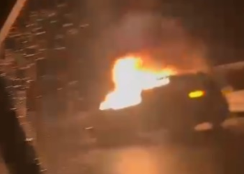 Vrasja e 30-vjeçarit në Vlorë, të dyshuarit i vënë flakën mjetit me të cilin po lëviznin