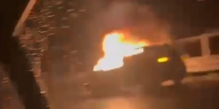 Vrasja e 30-vjeçarit në Vlorë, të dyshuarit i vënë flakën mjetit me të cilin po lëviznin