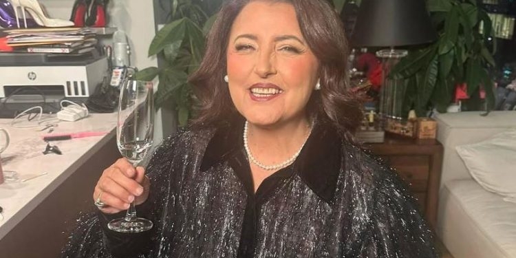 Ç’ndodhi me Parashqevi Simakun në spital? Iliriani paralajmëron dy infermieret shqiptare: Nëse ndodh sërish…