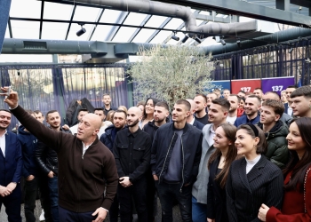 Haradinaj: Kur je i vërtetë, mbushen sallat – qytetarët s’janë analfabetë funksionalë