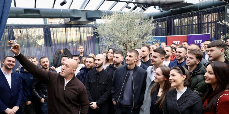 Haradinaj: Kur je i vërtetë, mbushen sallat – qytetarët s’janë analfabetë funksionalë