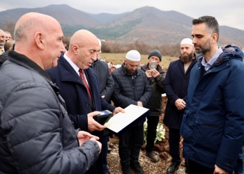 Haradinaj merr pjesë në varrimin e Ferid Gjikollit
