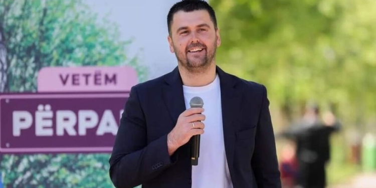 Dënohet me 1 vit burg kryebashkiaku i Rrogozhinës, Edison Memolla