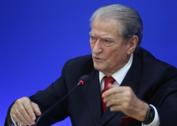 Berisha kopjon Trumpin, çon në Kuvend ligjin që njeh vetëm dy gjini