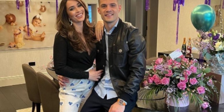 Dedikimi emocionues i Granit Xhakës për gruan e tij (VIDEO)